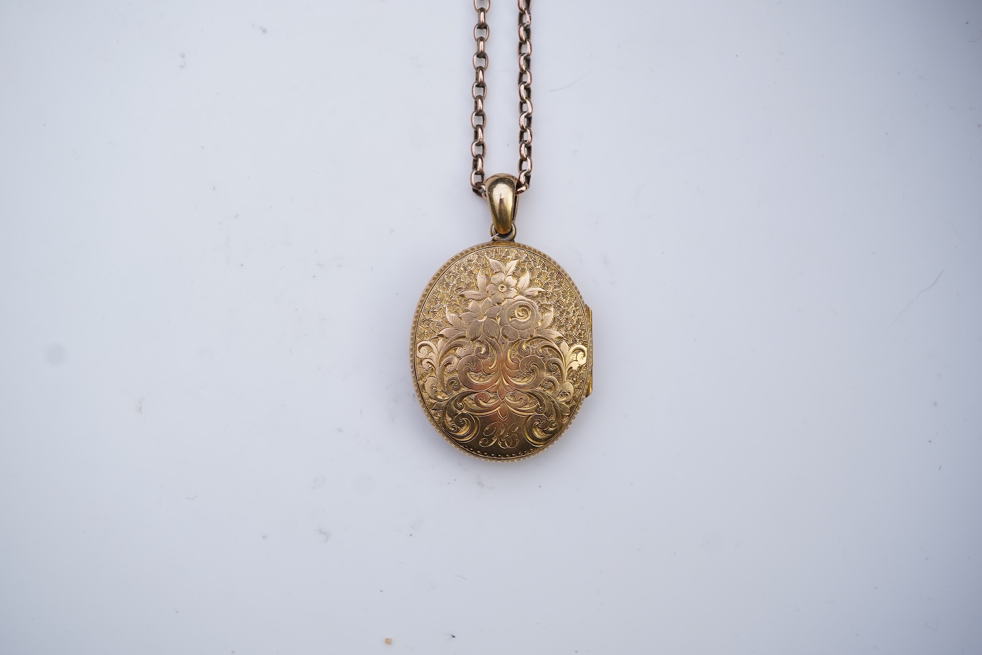A gold locket and chain, late 19th century